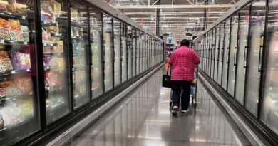 Trump advierte a Walmart: no suban precios, absorban costo de aranceles