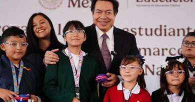 Entrega Mario Delgado 500 pares de lentes gratuitos a alumnos de escuela primaria
