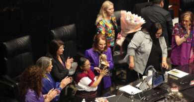 Cecilia López Pérez recibe reconocimiento Elvia Carrillo Puerto en el Senado