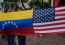 Cientos protestan ante embajada de EU en Caracas para pedir aumento a salarios y elecciones