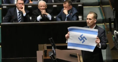 Diputado polaco protesta en Parlamento local; acusa a Israel de genocidio en Gaza