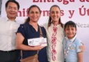 Sheinbaum pide a niños “amar mucho a la patria” durante entrega de becas en Nezahualcóyotl