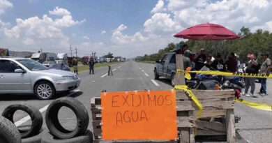 Querétaro: pobladores de Santa Rosa Jáuregui bloquean carretera federal 57 por falta de agua