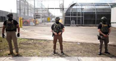 «Esto no es un Holiday Inn»: secretario de Seguridad de EU minimiza huelga de hambre de migrantes