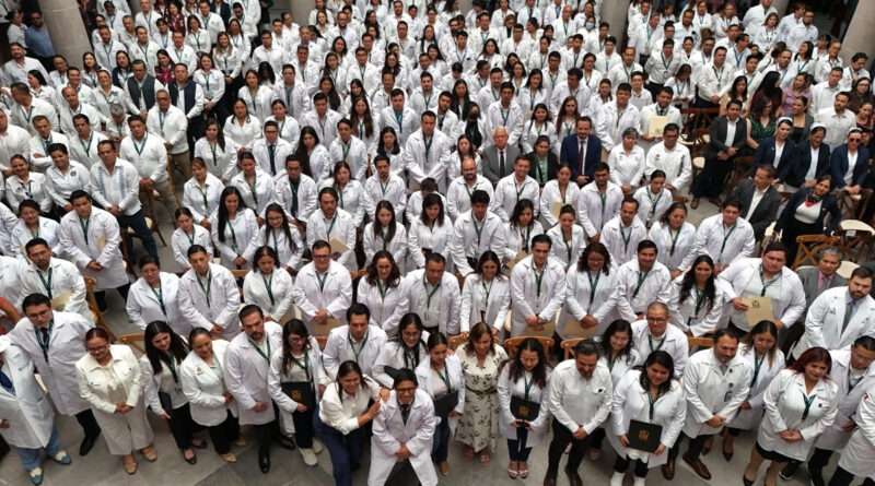 Más de 500 médicos especialistas se incorporan al IMSS en Veracruz
