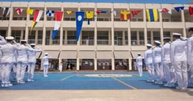 Reconoce alcaldesa legado de la Escuela Náutica Mercante