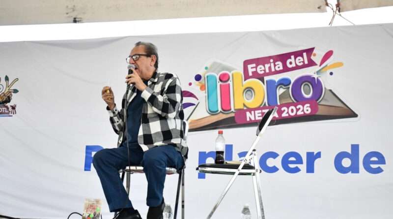 Paco Ignacio Taibo II convierte Feria del Libro Neza en una fiesta de lectura gratuita para jóvenes