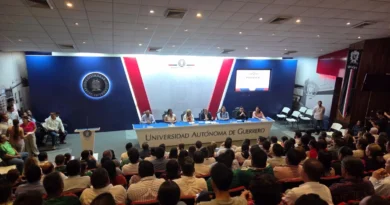 Javier Saldaña deja rectoría de la UAGro para competir en Morena por la gubernatura de Guerrero