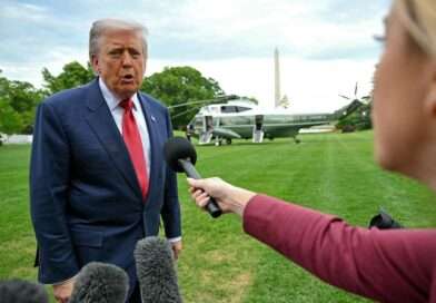 Trump ordena retirar fondos federales para tratamientos de afirmación de género en menores
