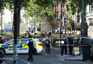 Mujer ataca con objeto punzante a cuatro hombres